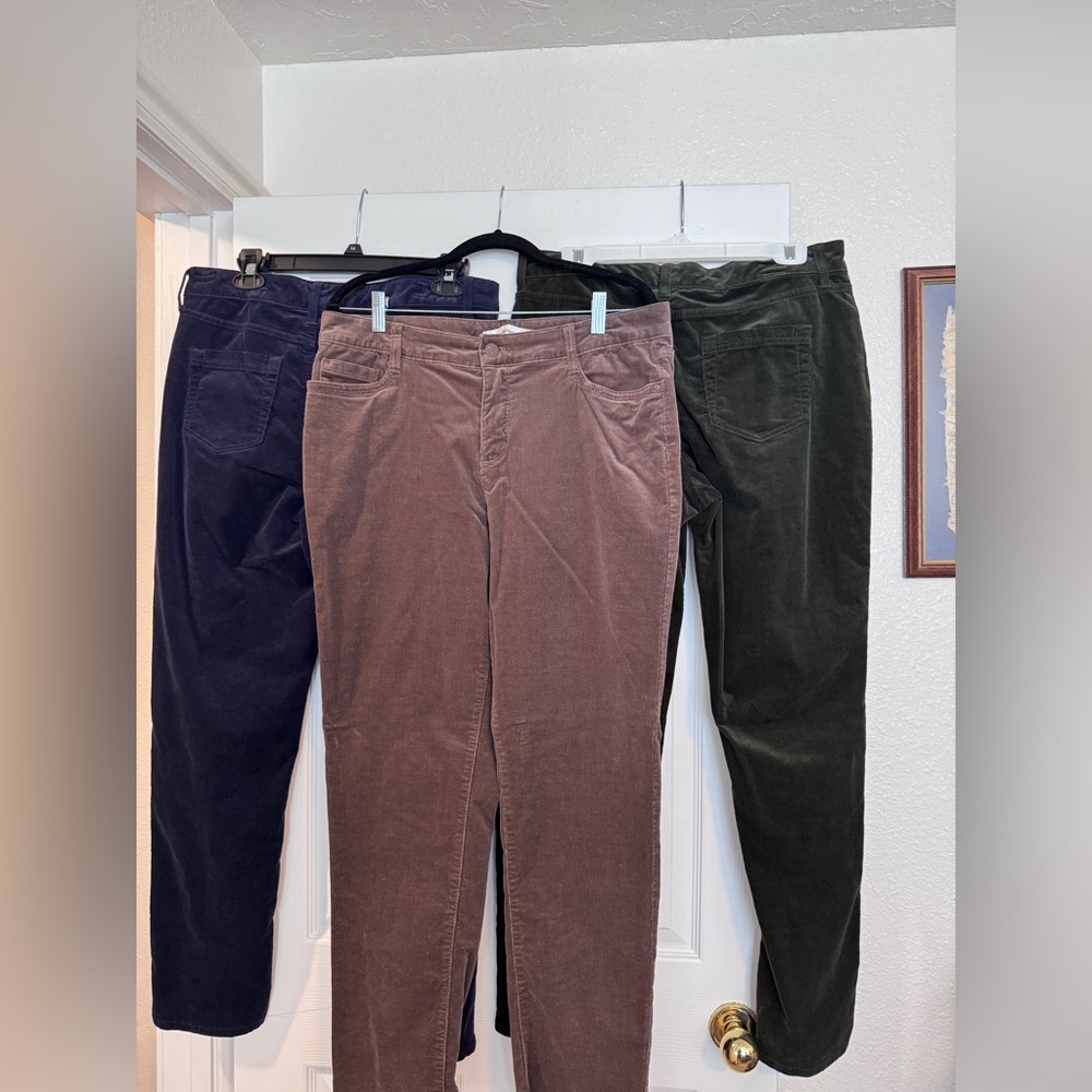 4 pairs of croft & barrow light Brown, Navy, Black & Forest Corduroy Pants